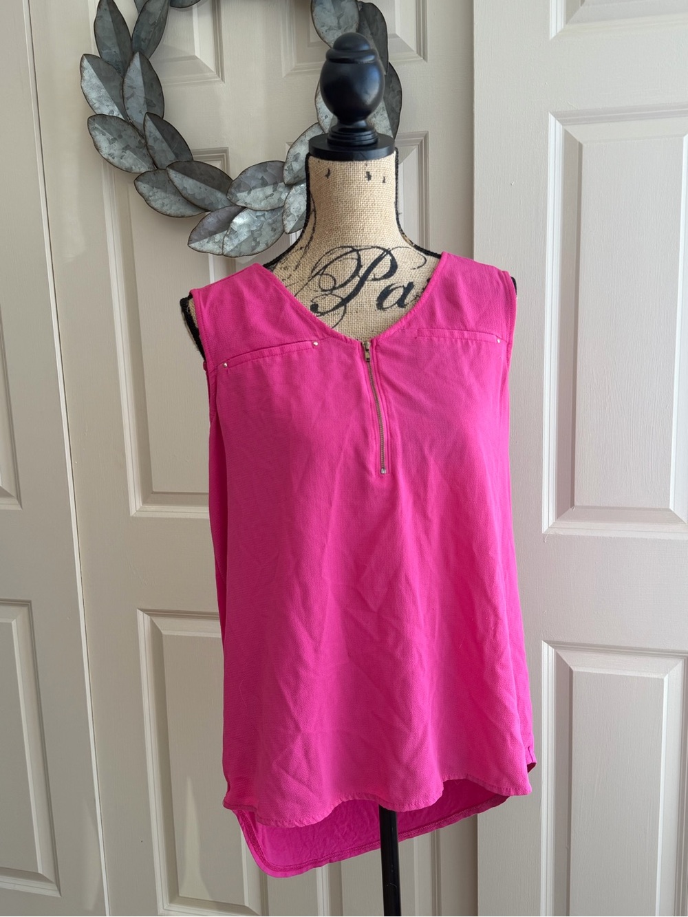 924: Simply Emma Bright Pink V-Neck Zip Front Sleeveless Top - 1X